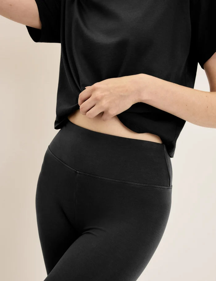| Front view of model highlighting the coverage and fit | Washed Black