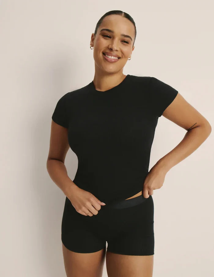 Andie is a 34E and is wearing a Knix size M | Front view of model wearing the Modal Rib T-Shirt highlighting the coverage and fit | Black