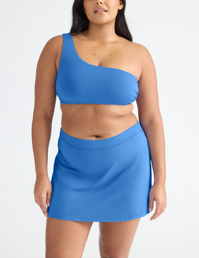 | Front view of model highlighting the coverage and fit | Oceana