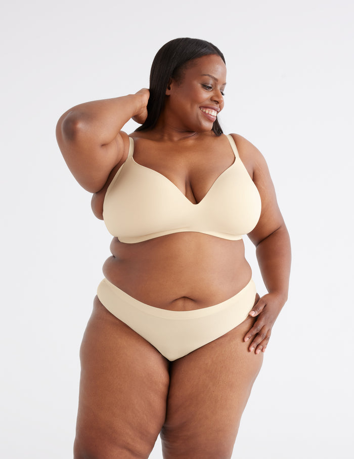 Marlene is a 40G and wears a Knix size 8++ | Dune