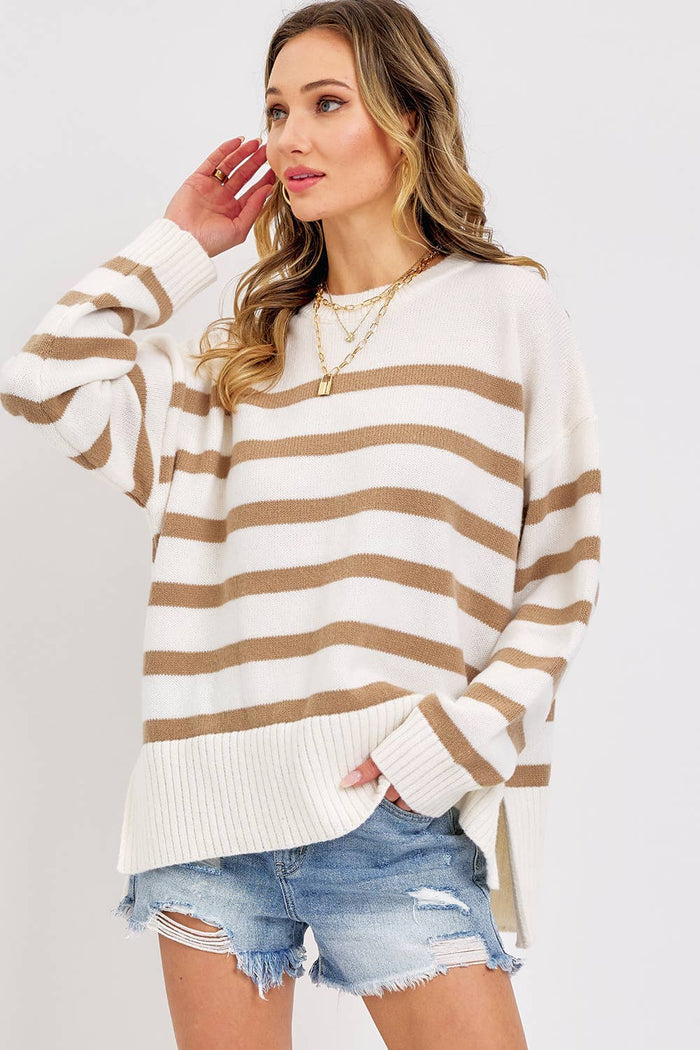 Pullover very soft white knit fabric with a round neck and large block stripes in light brown