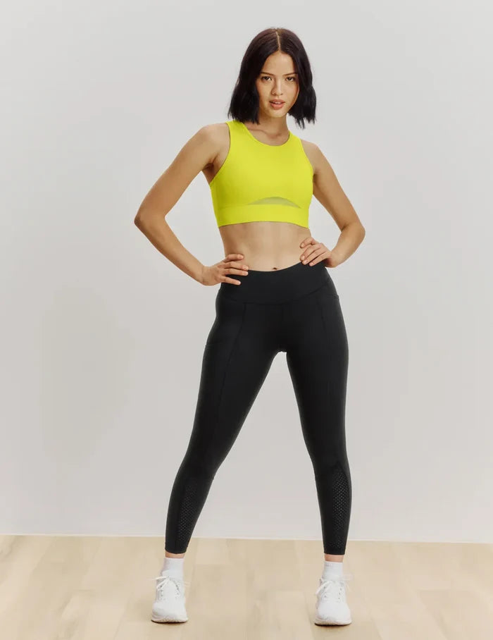 Sydney has 39" hips and wears a Knix size M    | Front view of model highlighting the coverage and fit | Black