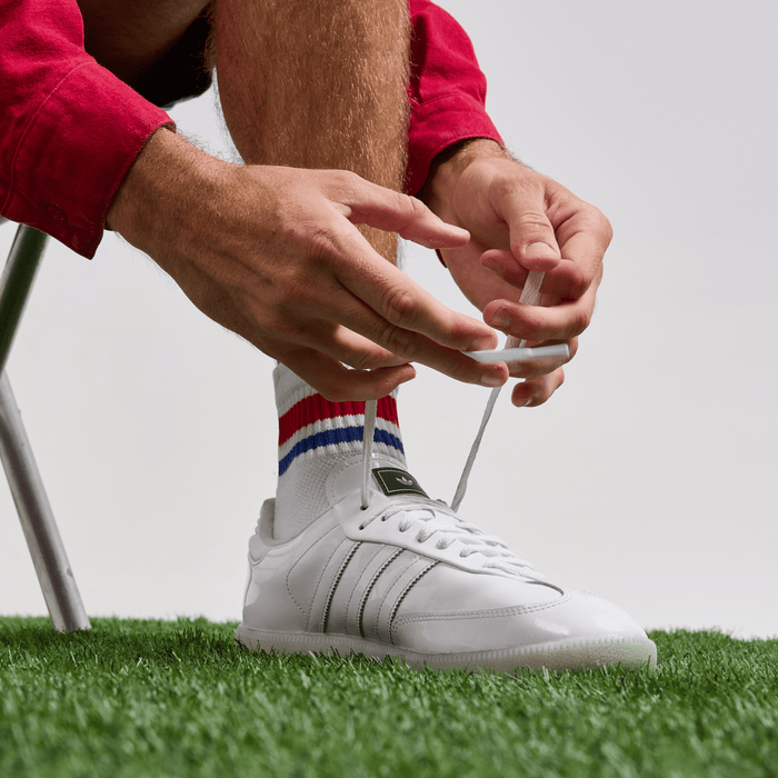 Del Campo Red/Blue Stripes golf socks, lifestyle shot