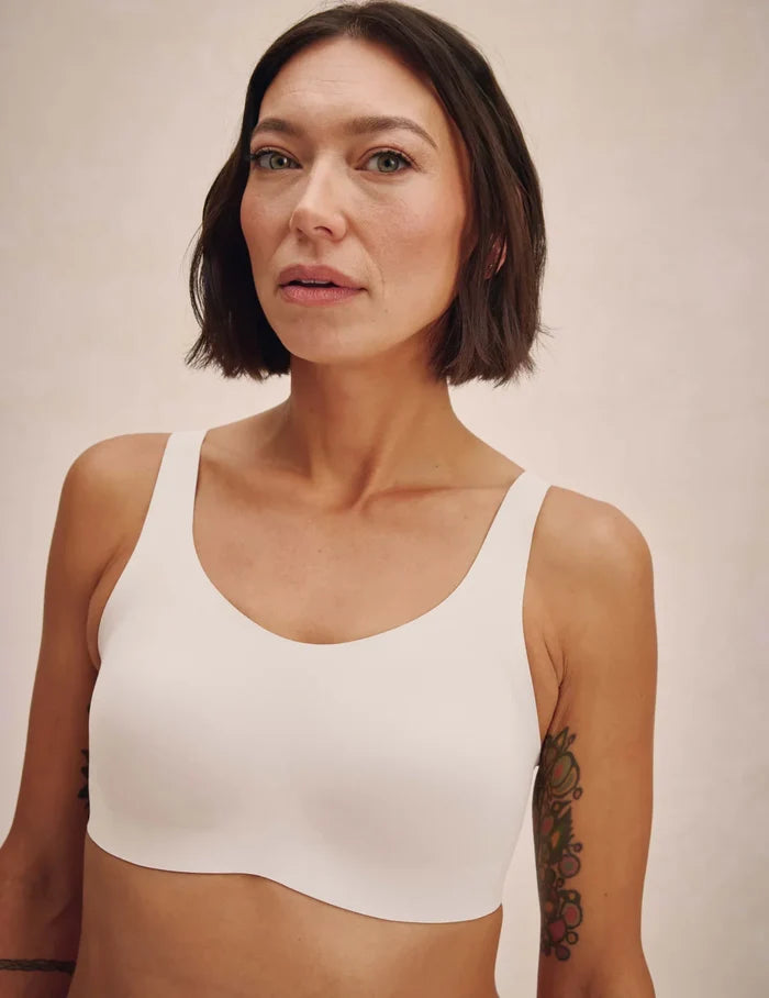 Sarain Fox is wearing KNIX S | Front view of model wearing the Revolution Adjustable Pullover Bra, highlighting the neckline, strap design, and  silhouette | White