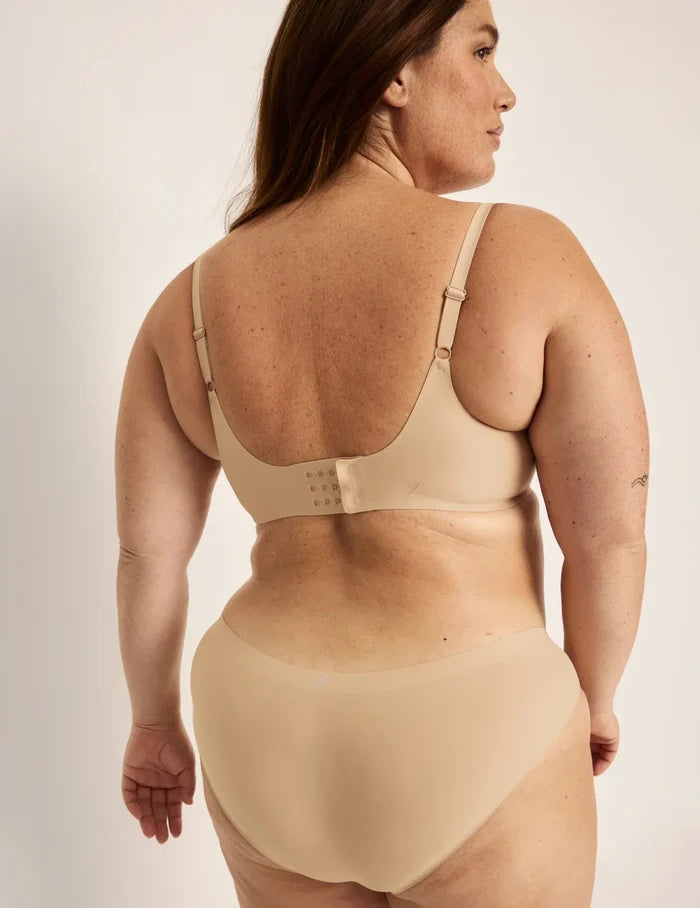 Clementine is a 40G and wearing KNIX XXL++ | Back view of model wearing the Revolution Shadow Mesh Bra, highlighting the neckline, strap design, and  silhouette | Warm Sand