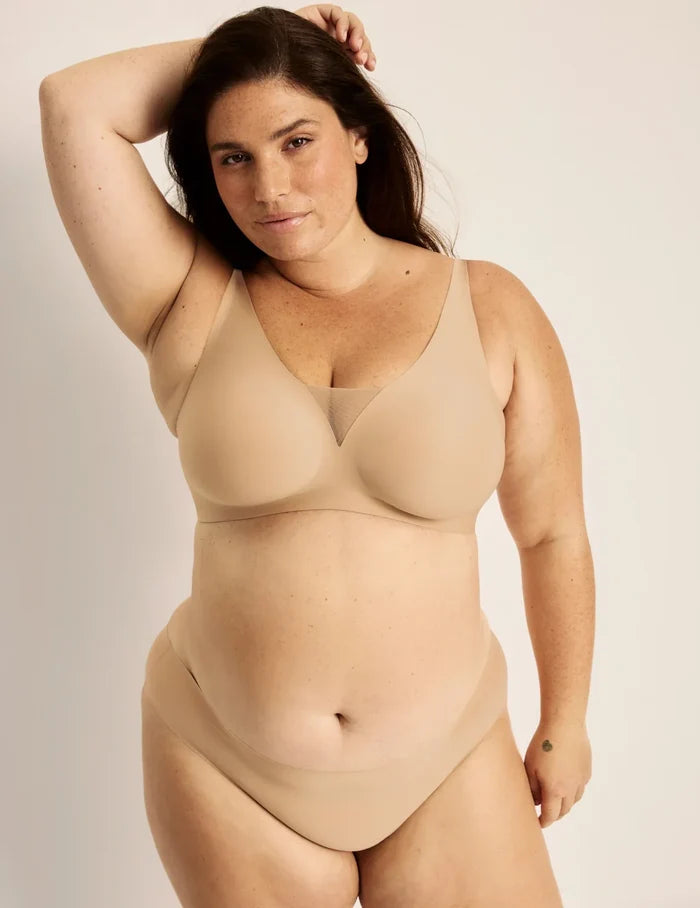 Clementine is a 40G and wearing KNIX XXL++ | Full-body view of model wearing the Revolution Shadow Mesh Bra, highlighting the neckline, strap design, and  silhouette | Warm Sand