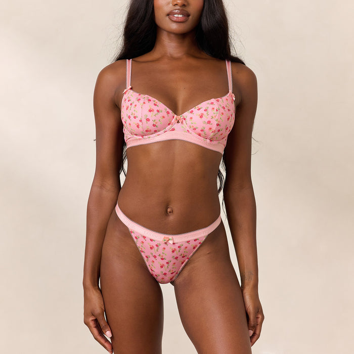 Amina, 34D/S