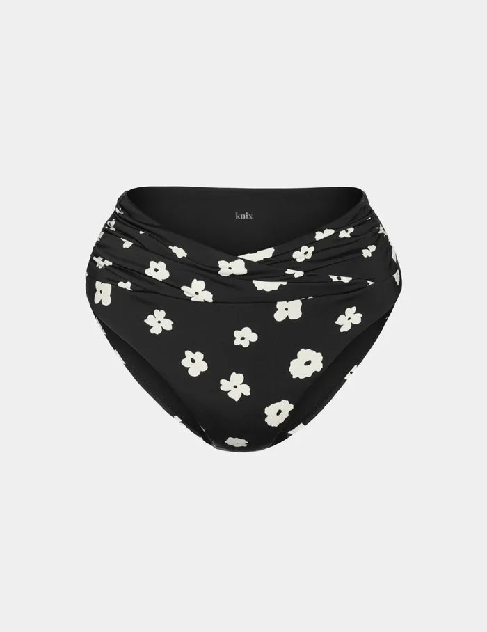 | Front view of model highlighting the coverage and fit | Daisy