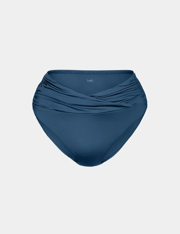 | Front view of model highlighting the coverage and fit | Horizon