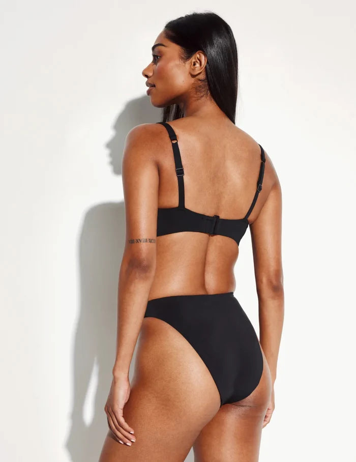 Jay is a 30E wearing KNIX S+ | Back view of model wearing the Ruched Deep V Bikini Top, highlighting the neckline, strap design, and silhouette | Black/White