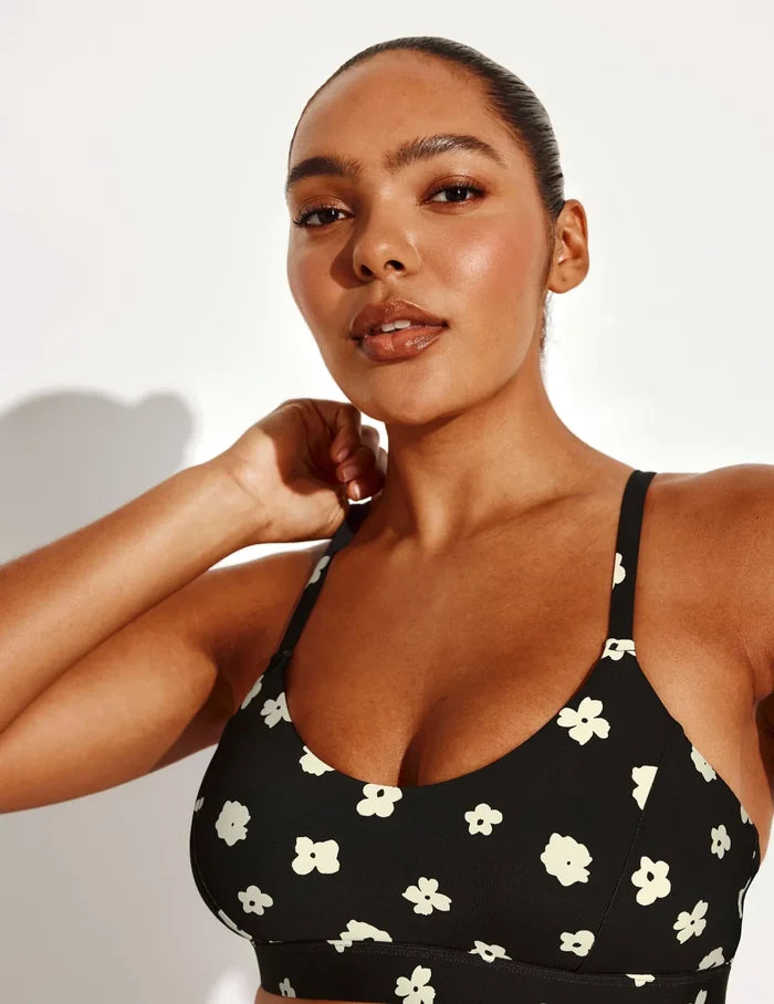 Amber is a 36C and wears a Knix size L | Front view of model wearing the Scoop Bikini Top, highlighting the neckline, strap design, and silhouette | Daisy