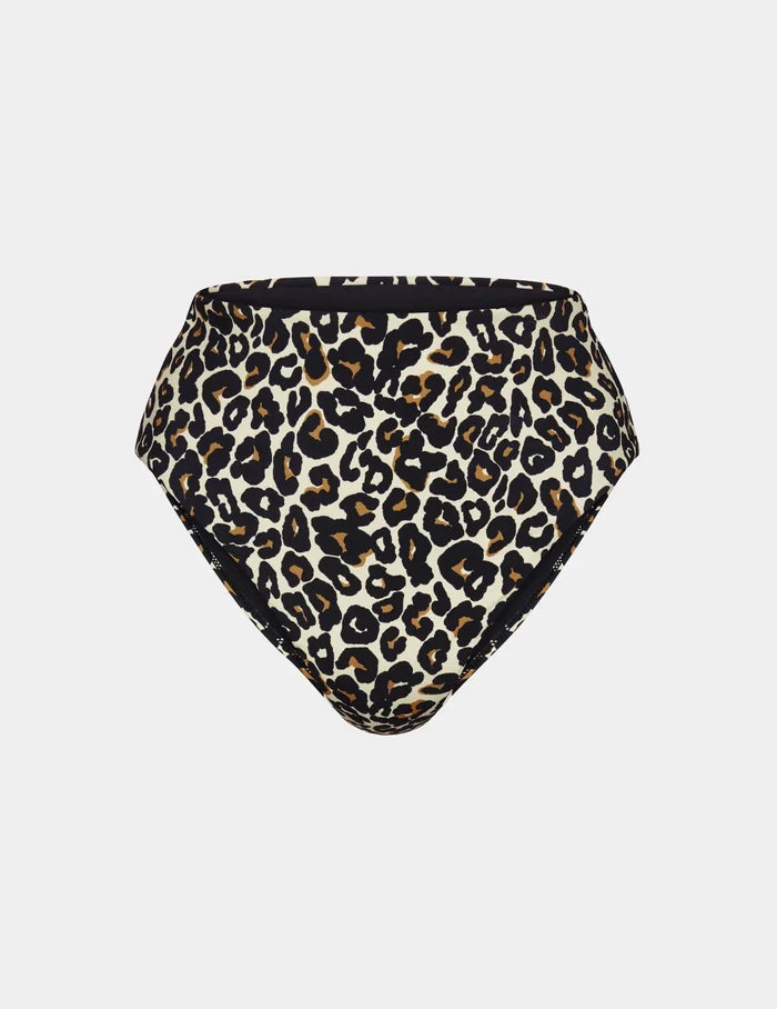 | Front view of model highlighting the coverage and fit | Wild Cat