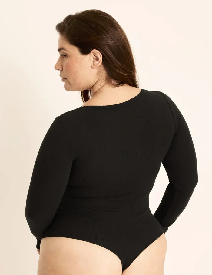 Clementine is a 40G, has 51" hips, is 5'9.5" tall and wearing KNIX XXL | Back view of model wearing the SculptRib™ Cotton Bodysuit highlighting the neckline, fabric and hugging fit | Black