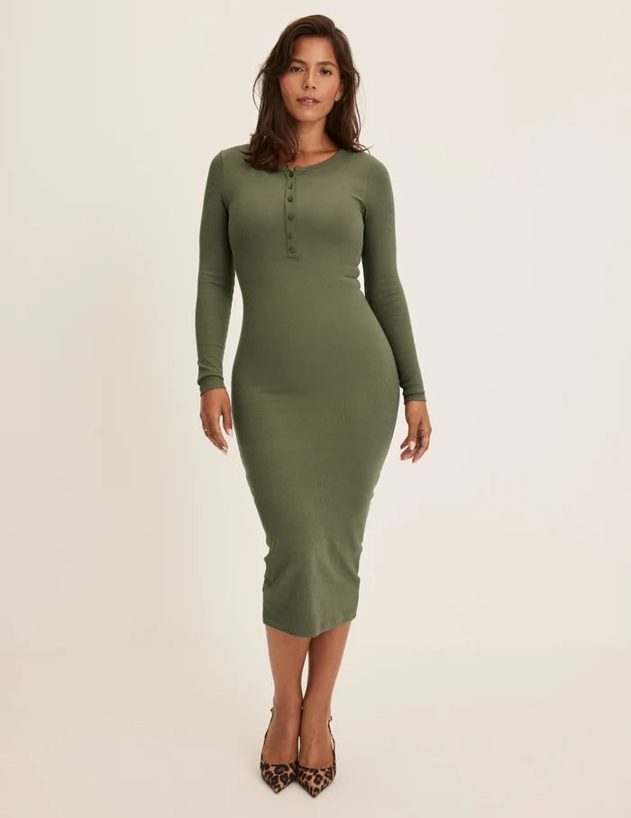 Maya is a 34DDD, 40” hips and wearing KNIX M | Front view of model wearing the SculptRib™ Cotton Henley Dress highlighting the neckline, fabric and hugging fit | Olive