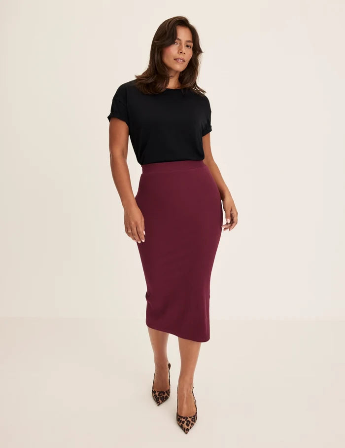Maya has 40” hips and wearing KNIX M | Front view of model wearing the SculptRib™ Cotton Midi Pencil Skirt highlighting the hemline, fabric and hugging fit | Dark Cherry