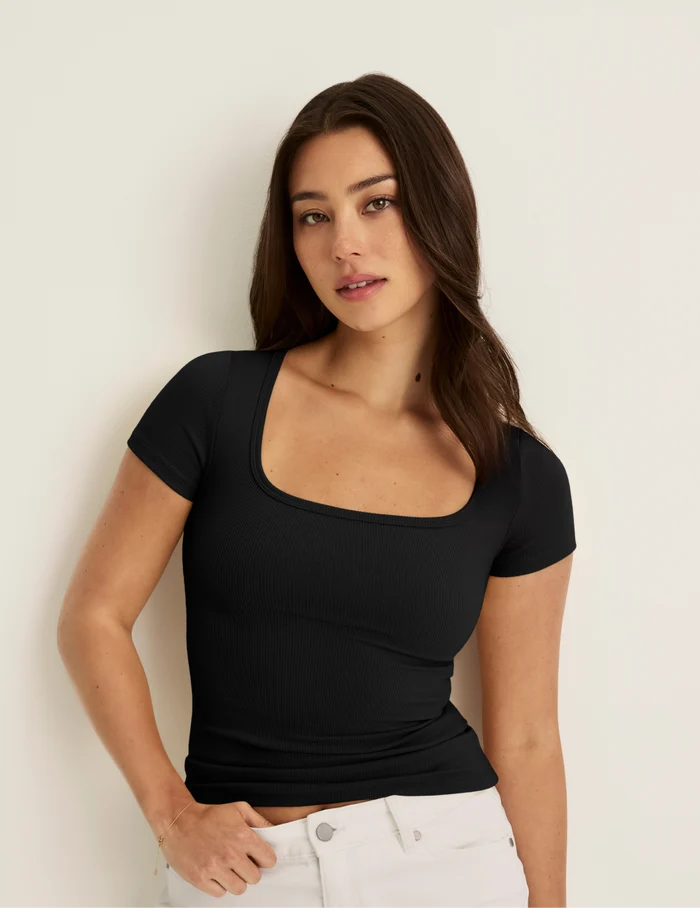 Alexandra is wearing KNIX S | Front view of model wearing the SculptRib™ Cotton Scoop Neck T-Shirt highlighting the neckline, fabric and hugging fit | Black