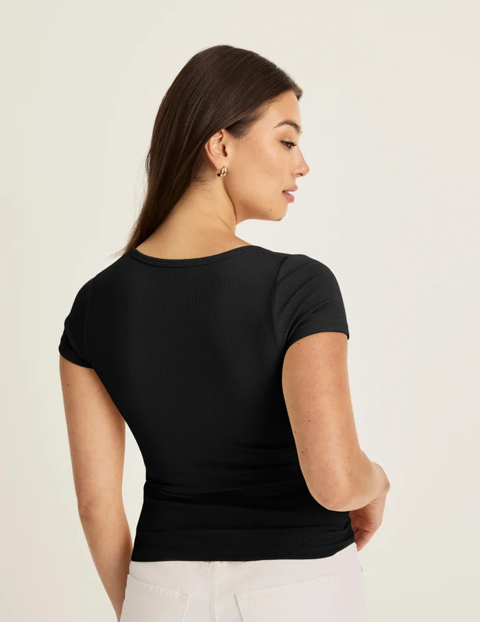 Alexandra is wearing KNIX S | Back view of model wearing the SculptRib™ Cotton Scoop Neck T-Shirt highlighting the neckline, fabric and hugging fit | Black