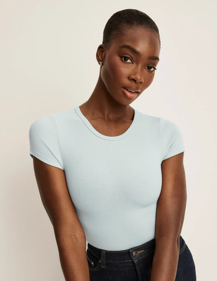 Orlane is a 32DD wearing KNIX S | Blue Light