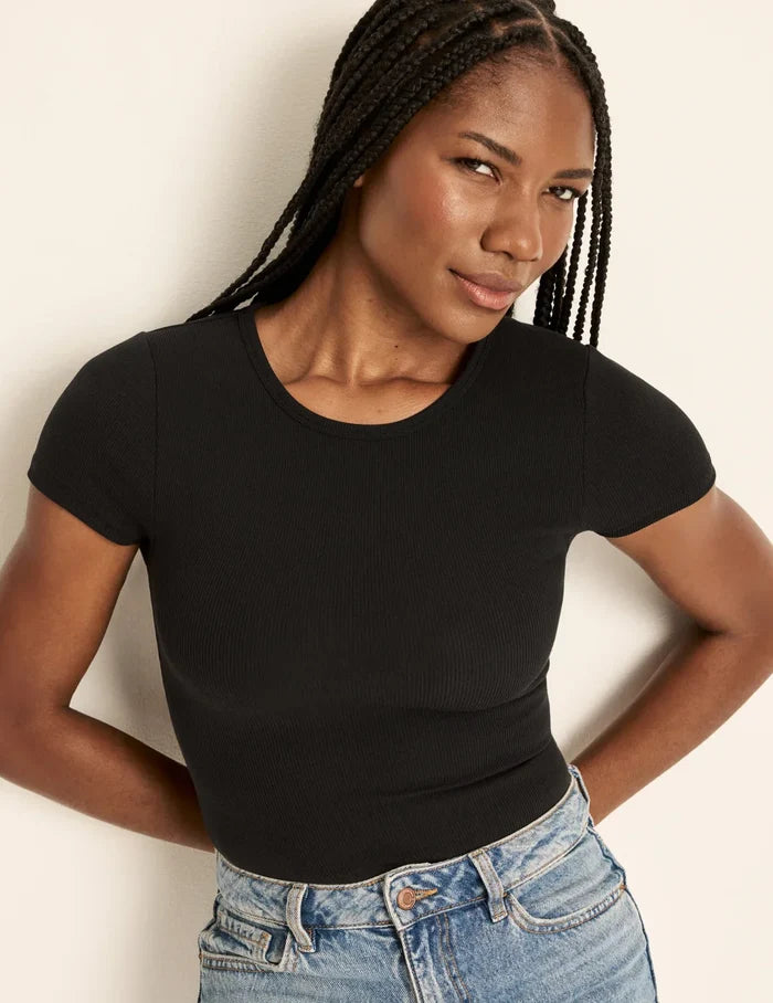 Gin is a 34DD wearing KNIX M | Front view of model wearing the SculptRib™ Cotton T-Shirt highlighting the neckline, fabric and hugging fit | Black