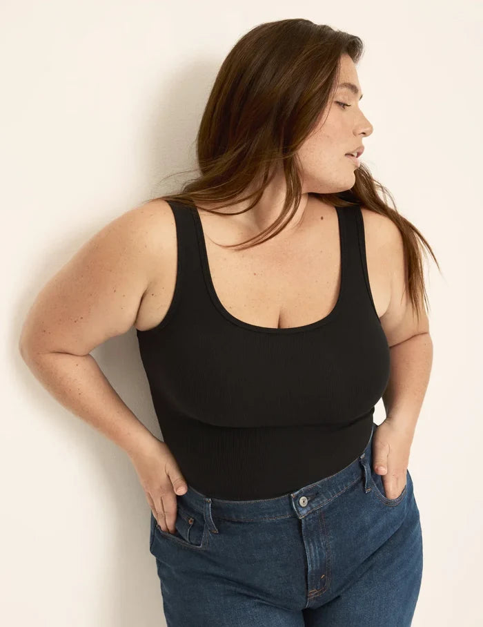 Clementine is a 40G wearing KNIX XXL | Front view of model wearing the SculptRib™ Cotton Tank highlighting the neckline, fabric and hugging fit | Black