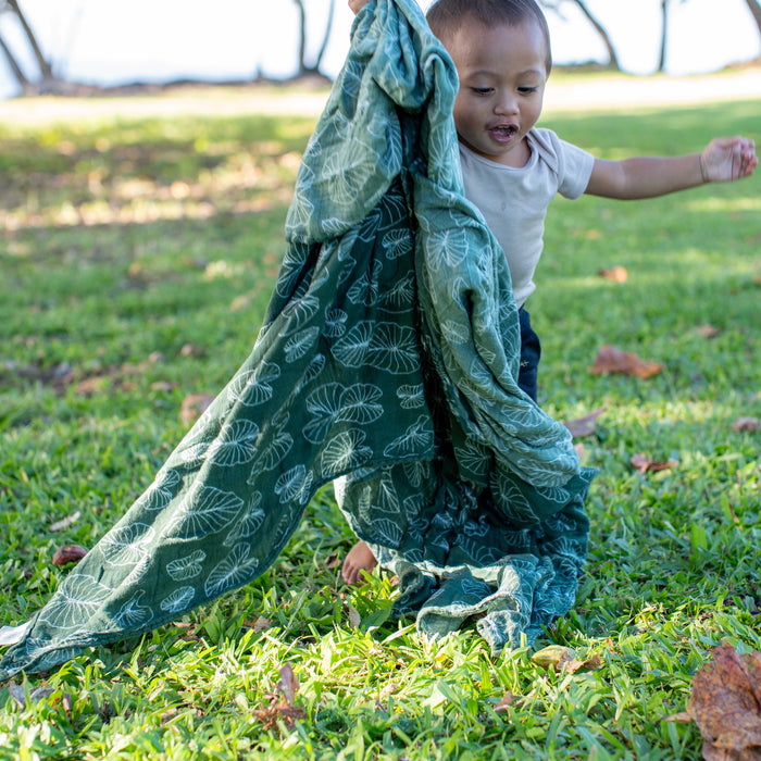 Signature Kalo Kapa Moe - Hawaiian Bamboo Swaddle Blanket