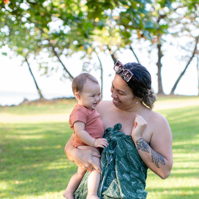 Signature Kalo Kapa Moe - Hawaiian Bamboo Swaddle Blanket