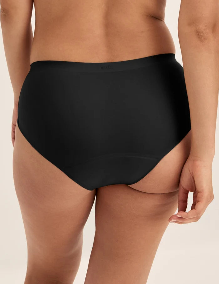 Megan has 36.5” hips and wears KNIX S | Back view of model wearing the Super Leakproof® No-Show Boyshort highlighting the coverage and smooth fit | Black