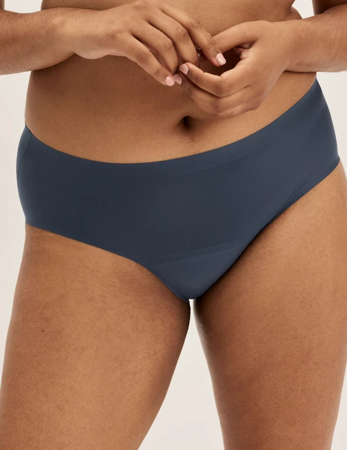 Shivani has 40” hips and wears KNIX L | Front view of model wearing the Super Leakproof® No-Show Boyshort highlighting the coverage and smooth fit | Twilight Navy