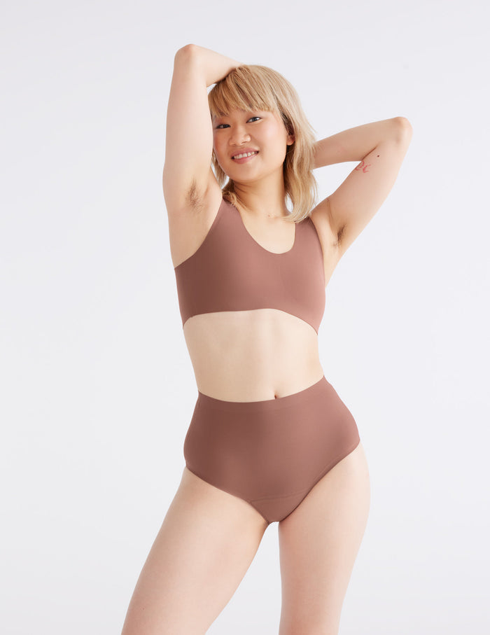 Rue has 34" hips and wears a size S | Sola