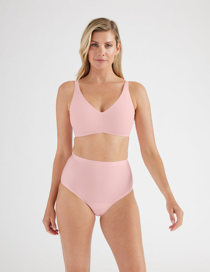 Amber has 38" hips and wears a Knix size M | Rose Water