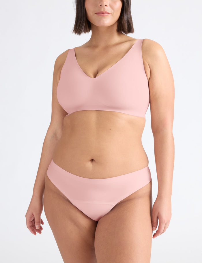 Maya has 42" hips and wears a Knix size L  | Rose Water