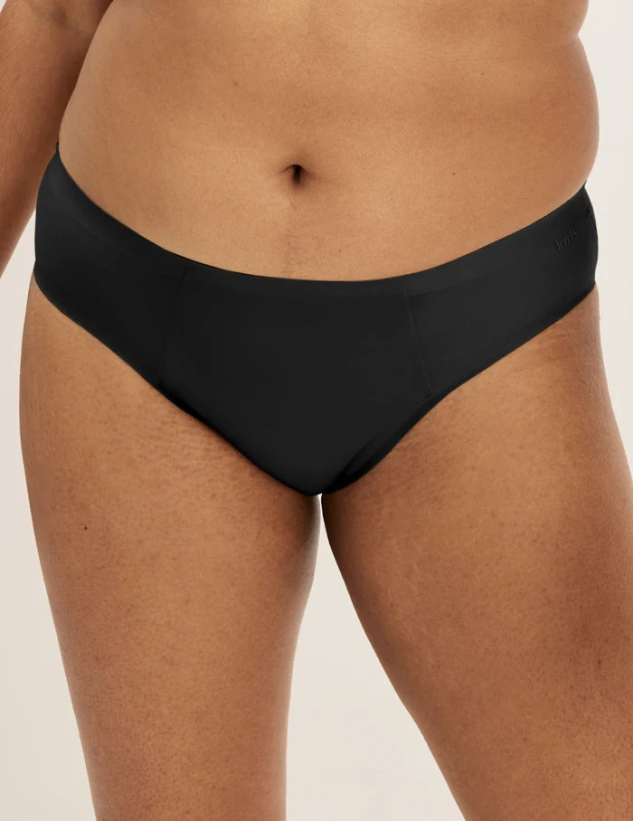Shivani has 40” hips and wears KNIX L | Front view of model wearing the SuperPlus Leakproof® No-Show Bikini highlighting the coverage and smooth fit | Black