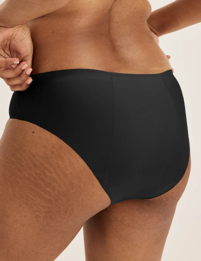 Shivani has 40” hips and wears KNIX L | Back view of model wearing the SuperPlus Leakproof® No-Show Bikini highlighting the coverage and smooth fit | Black