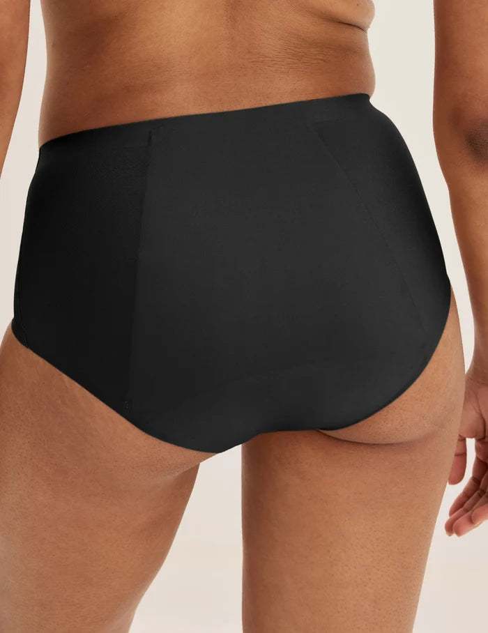 Ashley has 39” hips and wears KNIX S | Back view of model wearing the SuperPlus Leakproof® No-Show Boybrief highlighting the coverage and smooth fit | Black