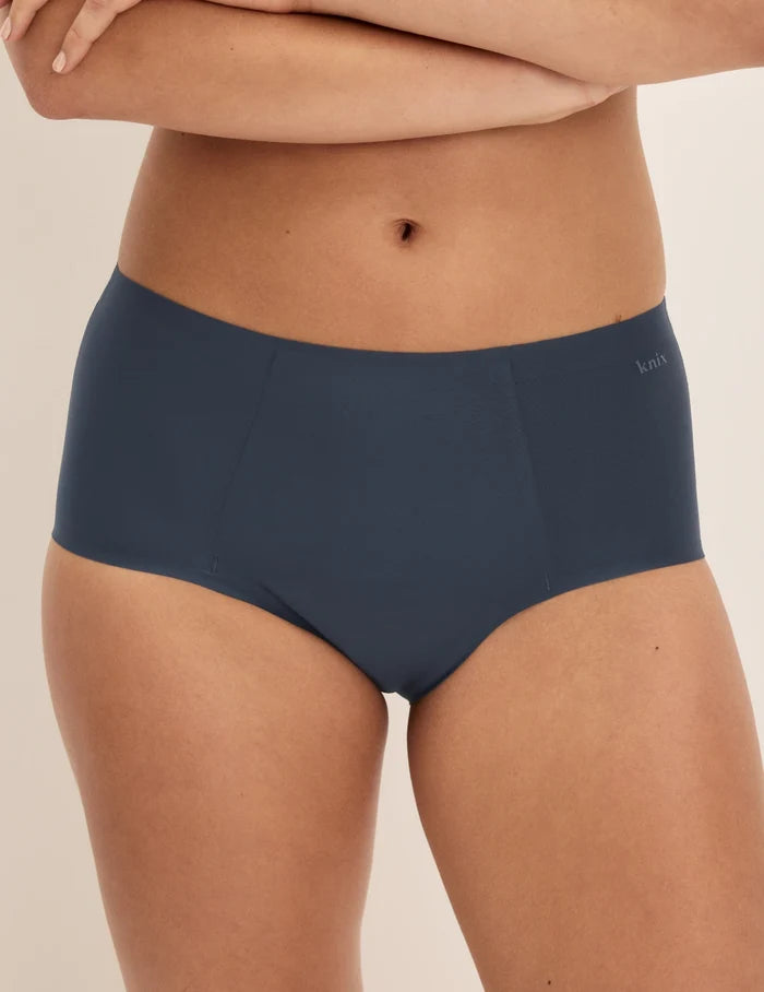 Megan has 36.5” hips and wears KNIX S | Front view of model wearing the SuperPlus Leakproof® No-Show Boybrief highlighting the coverage and smooth fit | Twilight Navy