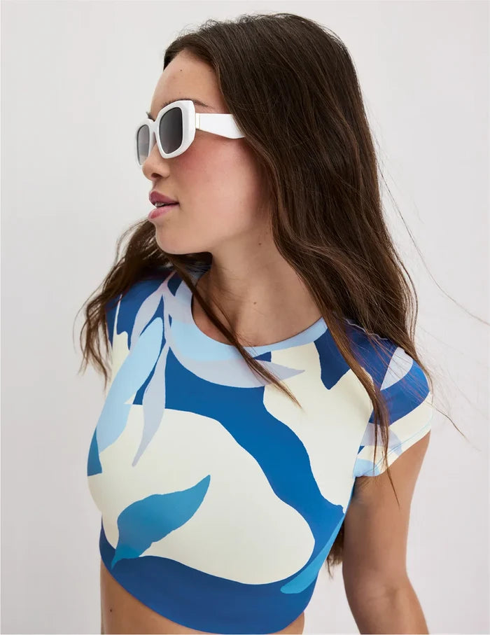 | Front view of model highlighting the coverage and fit | Seabreeze