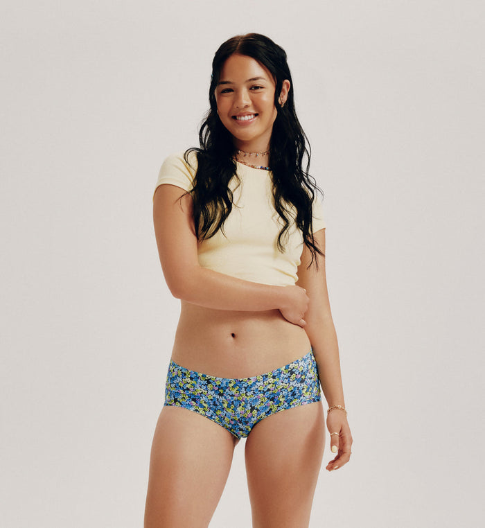 Sydney (she/her) has 36" hips and is wearing a size M | Front view of model wearing the Teen Light Leakproof No-Show Boyshort highlighting the coverage and smooth fit | Electric Petals