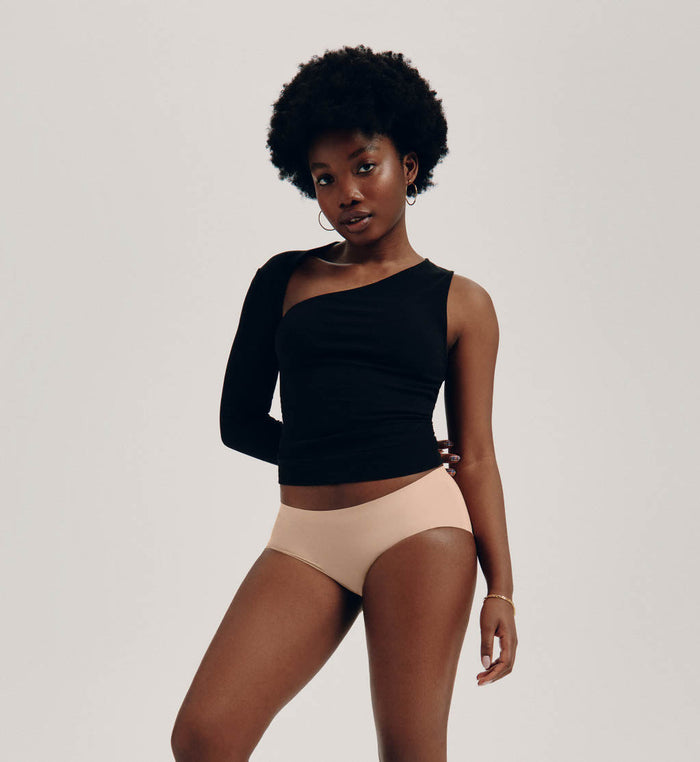 Tracy (she/her) has 37" hips and is wearing a size M  | Warm Sand