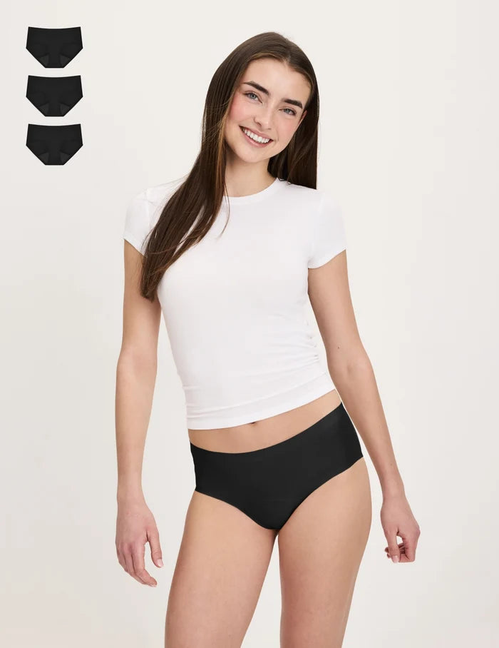 | Front view of model wearing the Teen Super Leakproof® No-Show Boyshort highlighting the coverage and smooth fit | Black