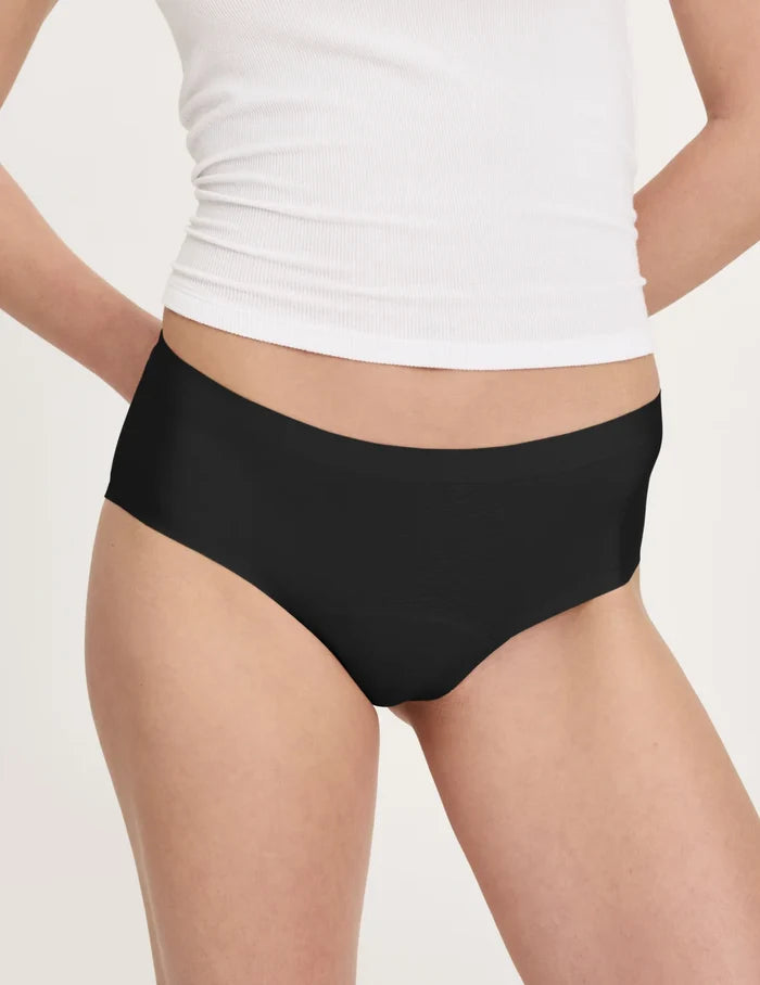 | Front view of model wearing the Teen Super Leakproof® No-Show Boyshort highlighting the coverage and smooth fit | Black