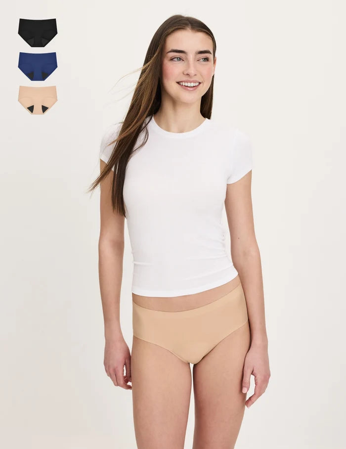 | Front view of model wearing the Teen Super Leakproof® No-Show Boyshort highlighting the coverage and smooth fit | Night Sky/Beige/Black