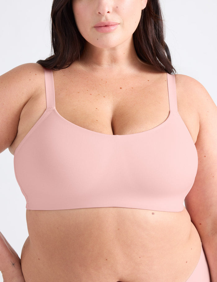 Gabrielle is a 38E and wearing KNIX XL+ | Front view of model wearing the One&Only Scoop Bra®, highlighting the neckline, strap design, and  silhouette | Rose Water