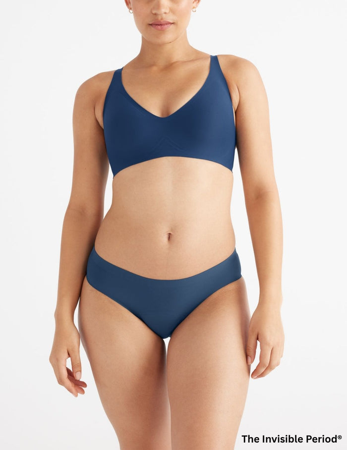 Tjalise has 42" hips and wears a Knix size M | Dark Teal