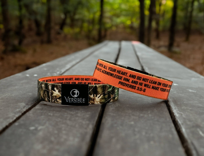 TRUST IN THE LORD WITH ALL YOUR HEART, AND DO NOT LEAN ON YOUR OWN UNDERSTANDING. IN ALL YOUR WAYS ACKNOWLEDGE HIM, AND HE WILL MAKE YOUR PATHS STRAIGHT. PROVERBS 3:5-6 With Proverbs 3:5-6 on one side, and a natural forest camo on the other, this design serves as a reminder to trust in God’s higher understanding to keep you on His path through all of life’s seasons. * Outside: Leaf-and-Limb Forest Camo *